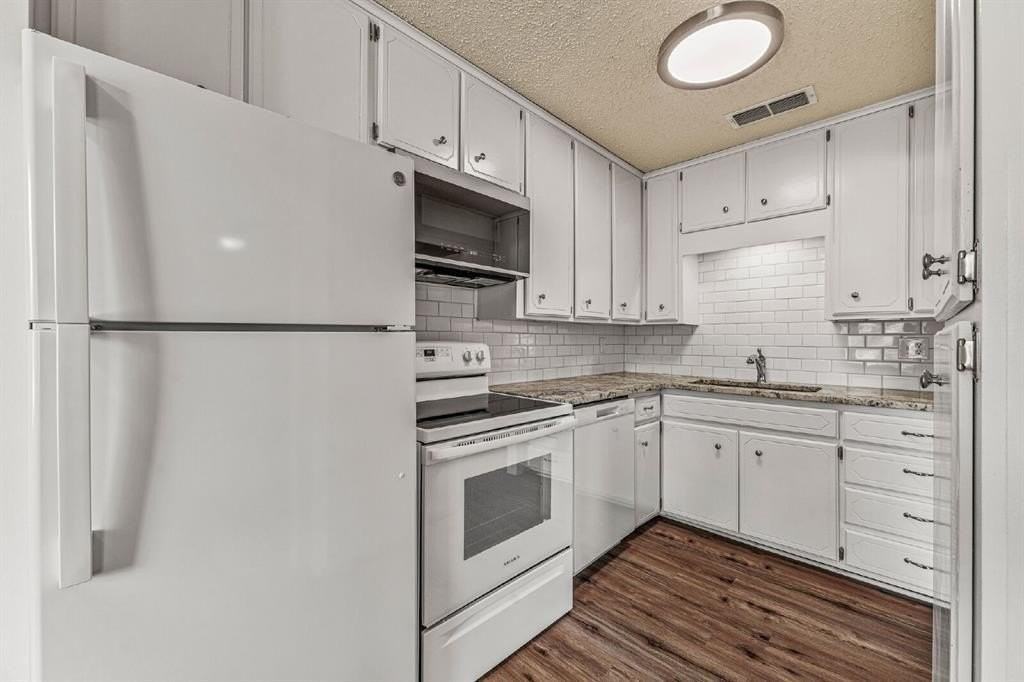 1361 W Mcneill St - Photo 3 of 20