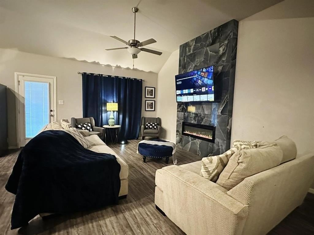 5913 Pensby Dr - Photo 2 of 10