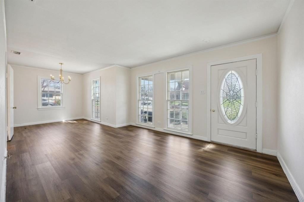 903 Live Oak St - Photo 2 of 23