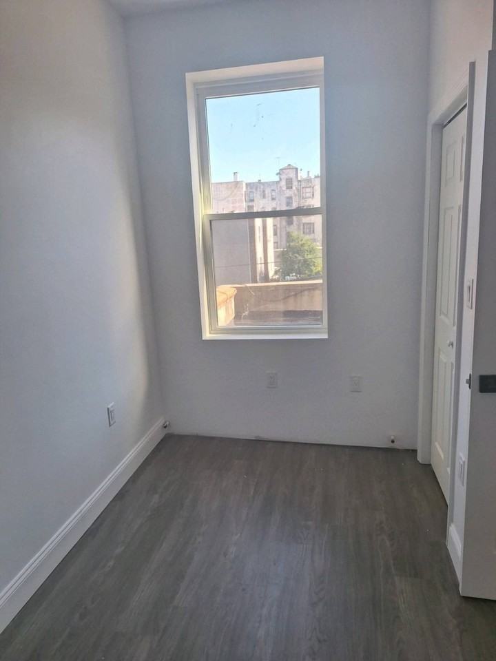 W 169th St #2 - Photo 3 of 5