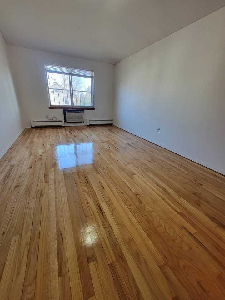 14920 Hawthorne Ave - Photo 5 of 7