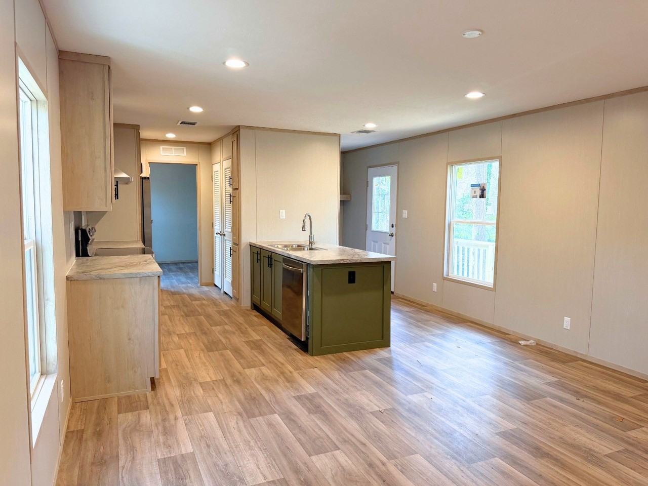 82 Edinburgh Dr Sw - Photo 3 of 16