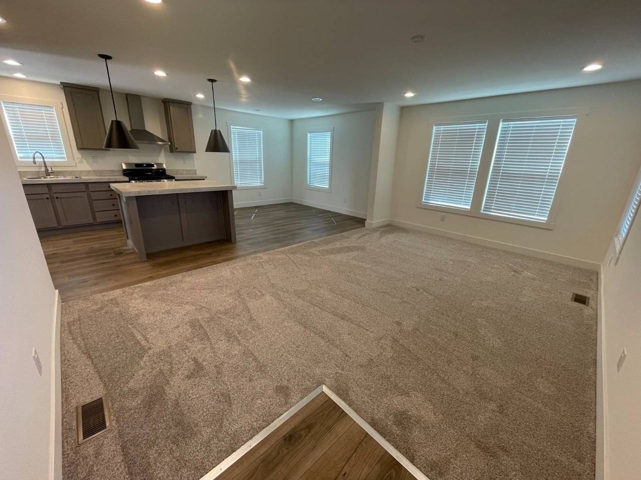 5427 Edgewood Ln #4E - Photo 2 of 18