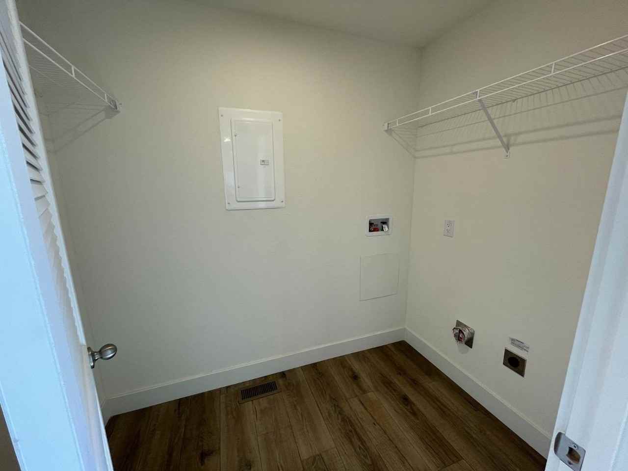 5427 Edgewood Ln #4E - Photo 5 of 18