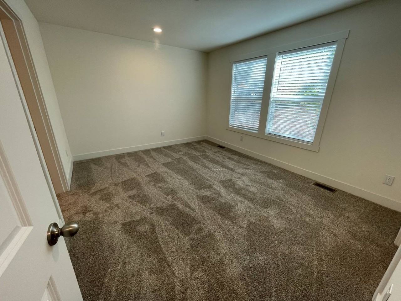 5427 Edgewood Ln #4E - Photo 6 of 18