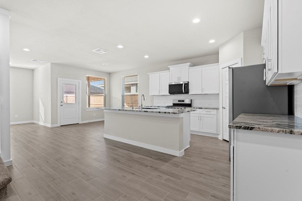 2106 Somerset Dr - Photo 3 of 28