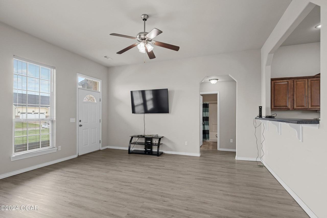 2044 Mississippi Ave - Photo 5 of 32