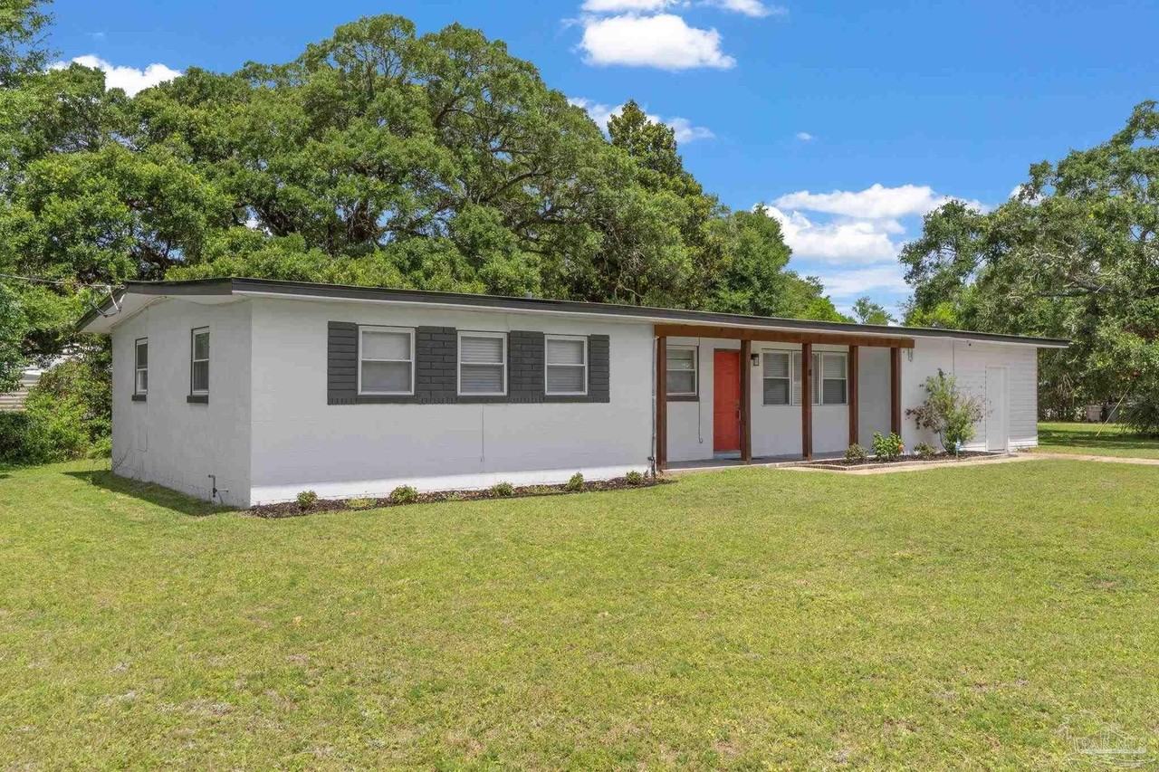 8 Goodman Ln - Photo 2 of 41