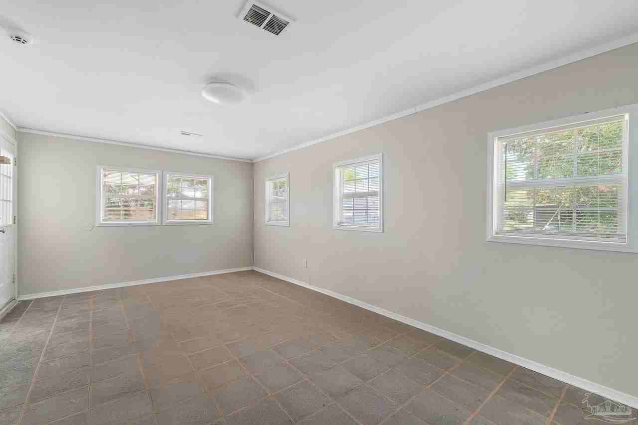 8 Goodman Ln - Photo 5 of 41