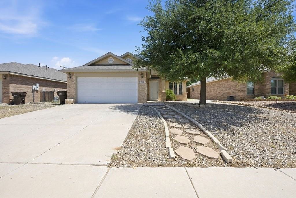 704 Nolan Ryan Dr - Photo 2 of 31