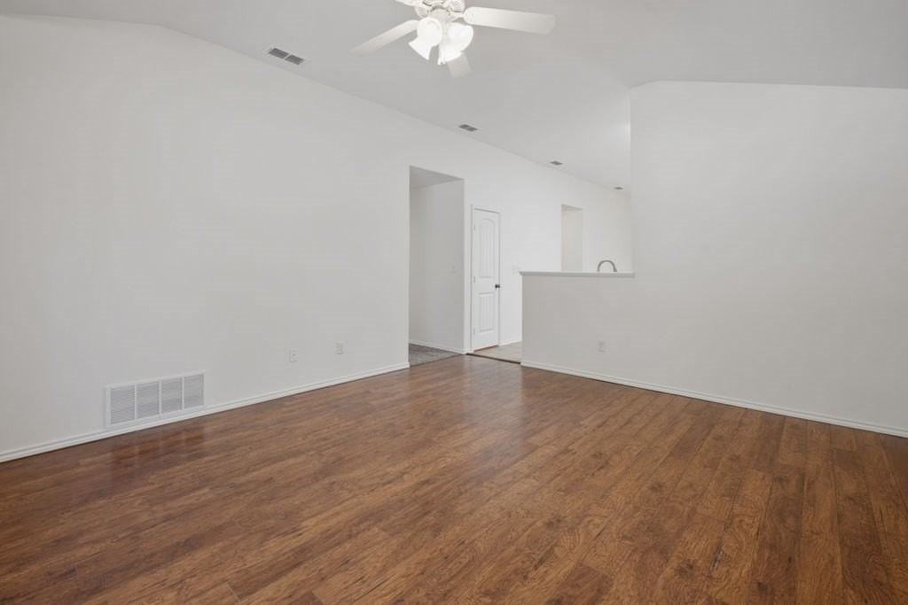 704 Nolan Ryan Dr - Photo 7 of 31