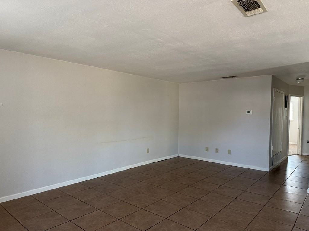 407 W Spruce Ave #A1 - Photo 3 of 5