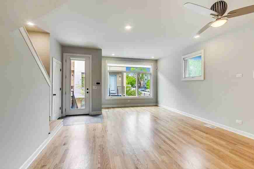 6115 S University Ave - Photo 3 of 10