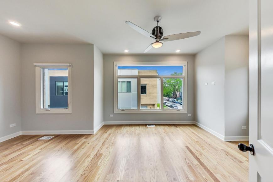 6115 S University Ave - Photo 4 of 10