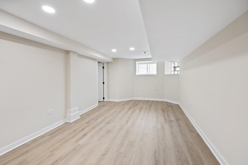 4737 N Kildare Ave - Photo 4 of 9