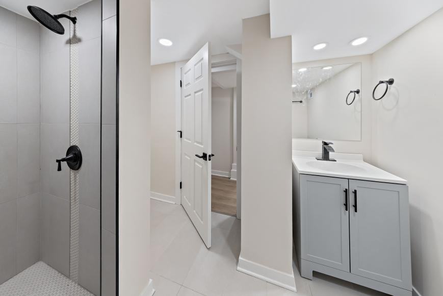 4737 N Kildare Ave - Photo 6 of 9