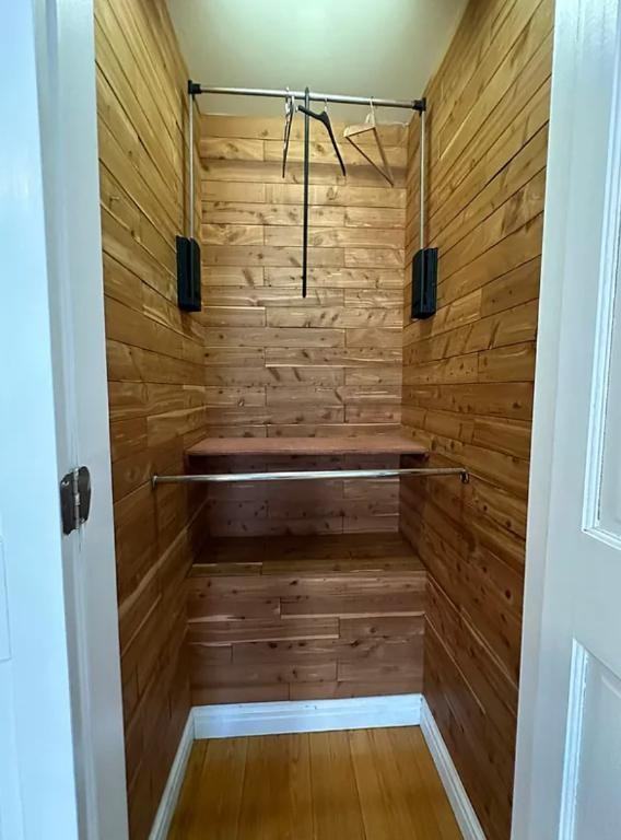 208 E 34th St - Photo 6 of 9