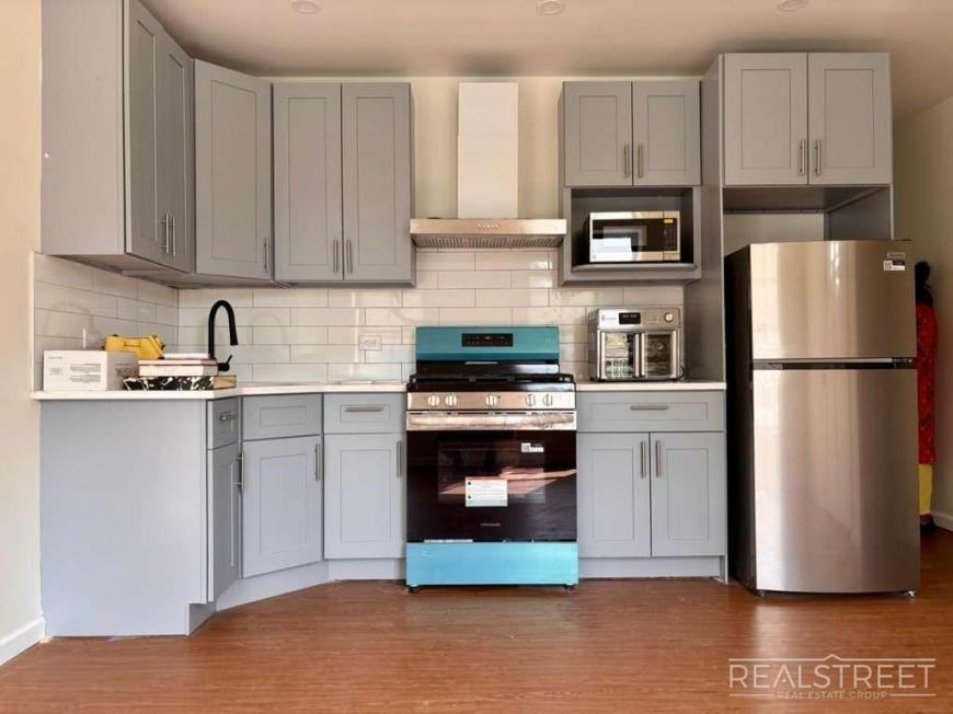 63 Ralph Ave - Photo 2 of 9