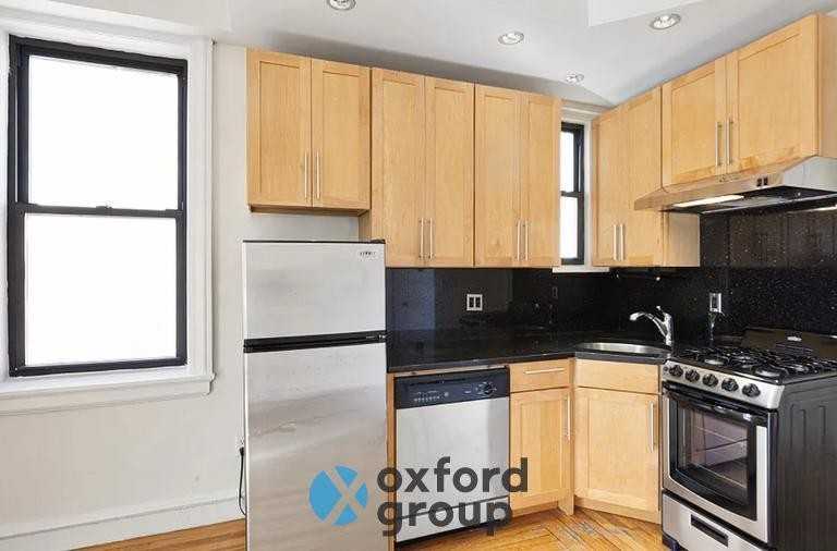 348 W 56th St - Photo 2 of 8