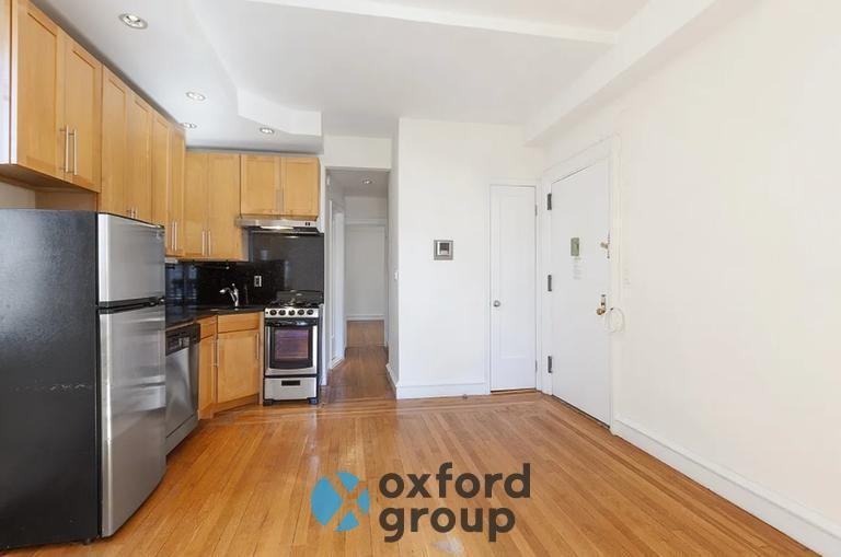 348 W 56th St - Photo 3 of 8