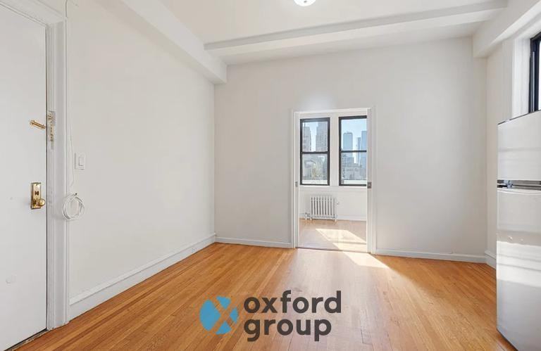 348 W 56th St - Photo 4 of 8