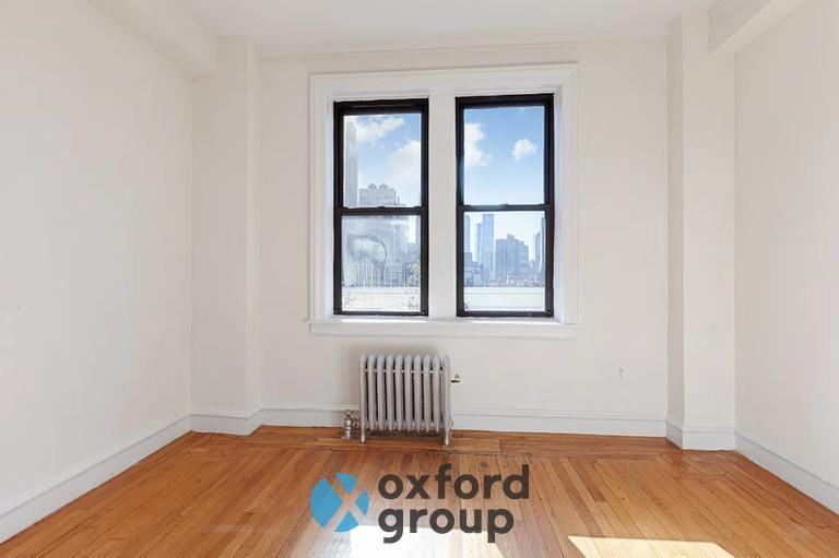 348 W 56th St - Photo 6 of 8