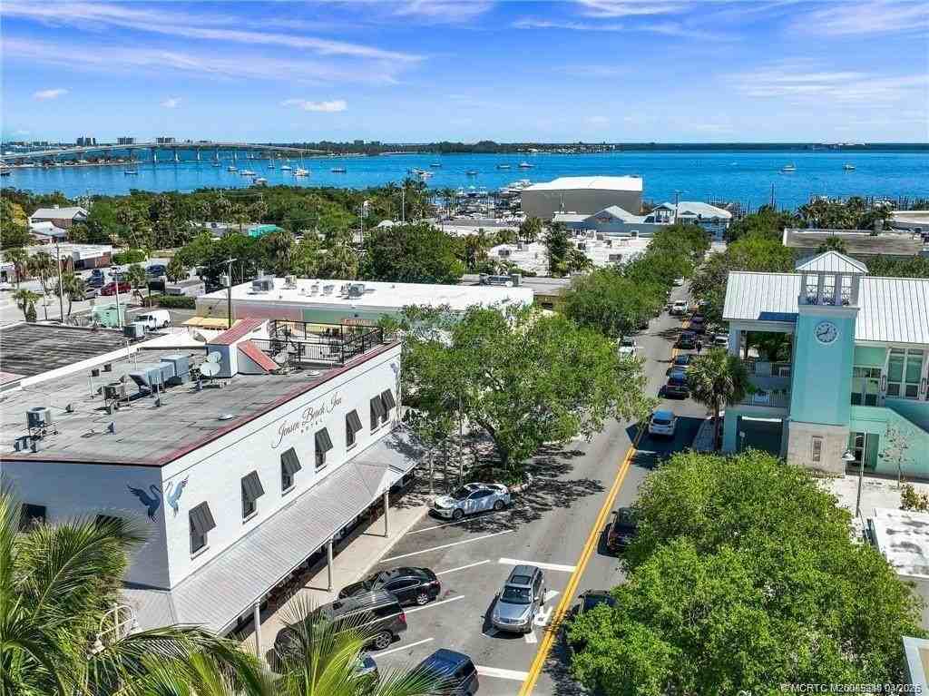 1097 Ne Kubin Ave - Photo 3 of 28