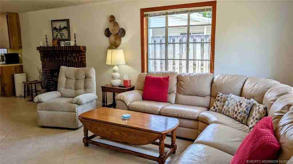 1097 Ne Kubin Ave - Photo 6 of 28