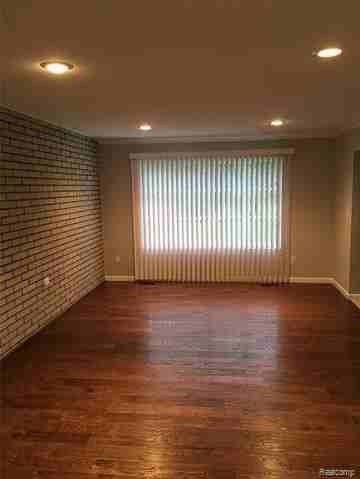 6719 Vachon Dr - Photo 4 of 28