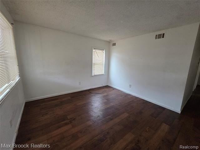 24511 Florence St - Photo 3 of 16