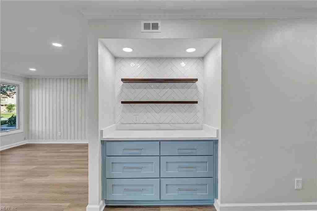 4396 Point West Dr - Photo 7 of 35