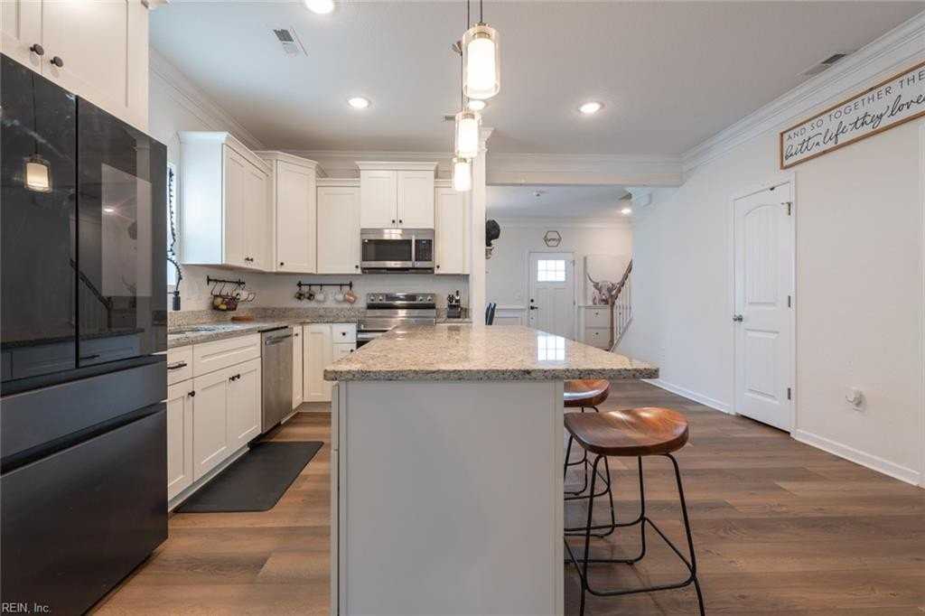 1536 Beekman St - Photo 6 of 49