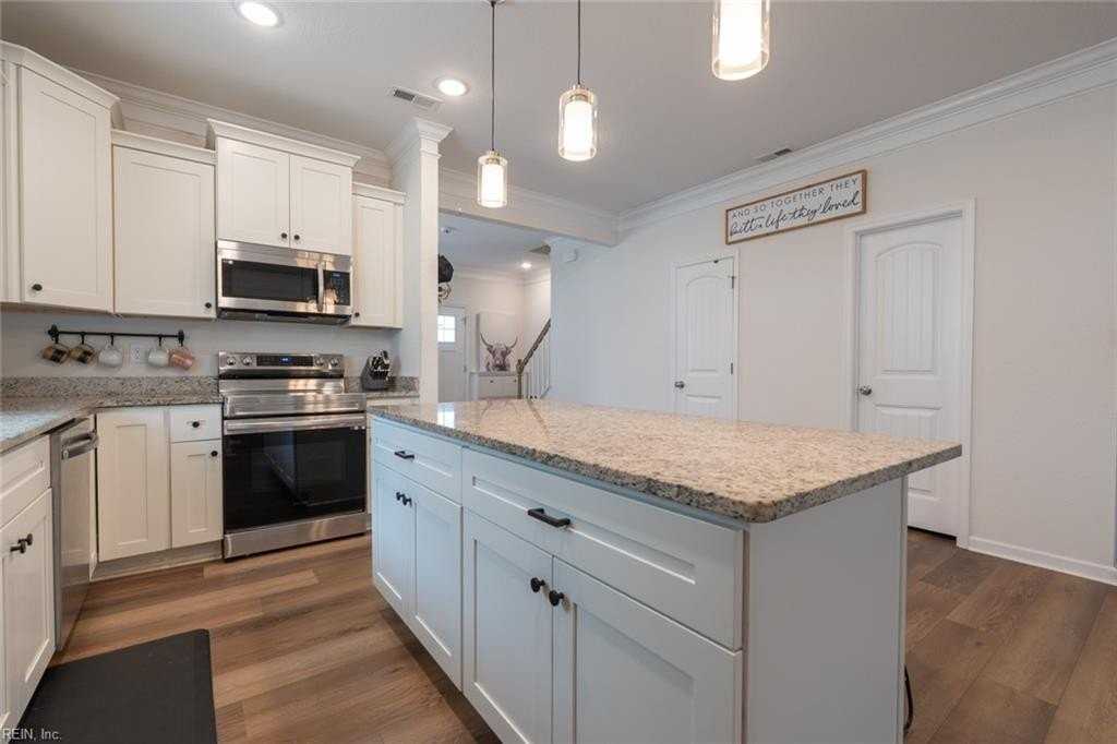 1536 Beekman St - Photo 7 of 49