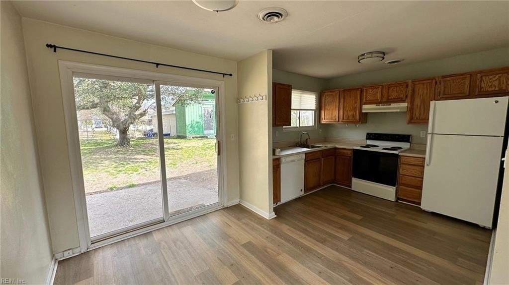 2030 Kingston Ave - Photo 2 of 10