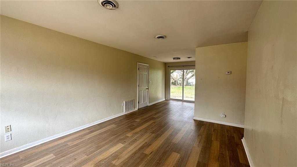 2030 Kingston Ave - Photo 4 of 10