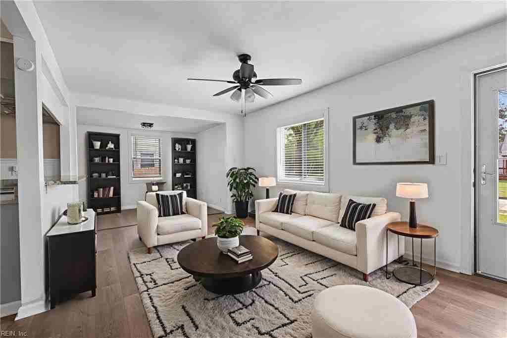 8507 Chapin St - Photo 2 of 39