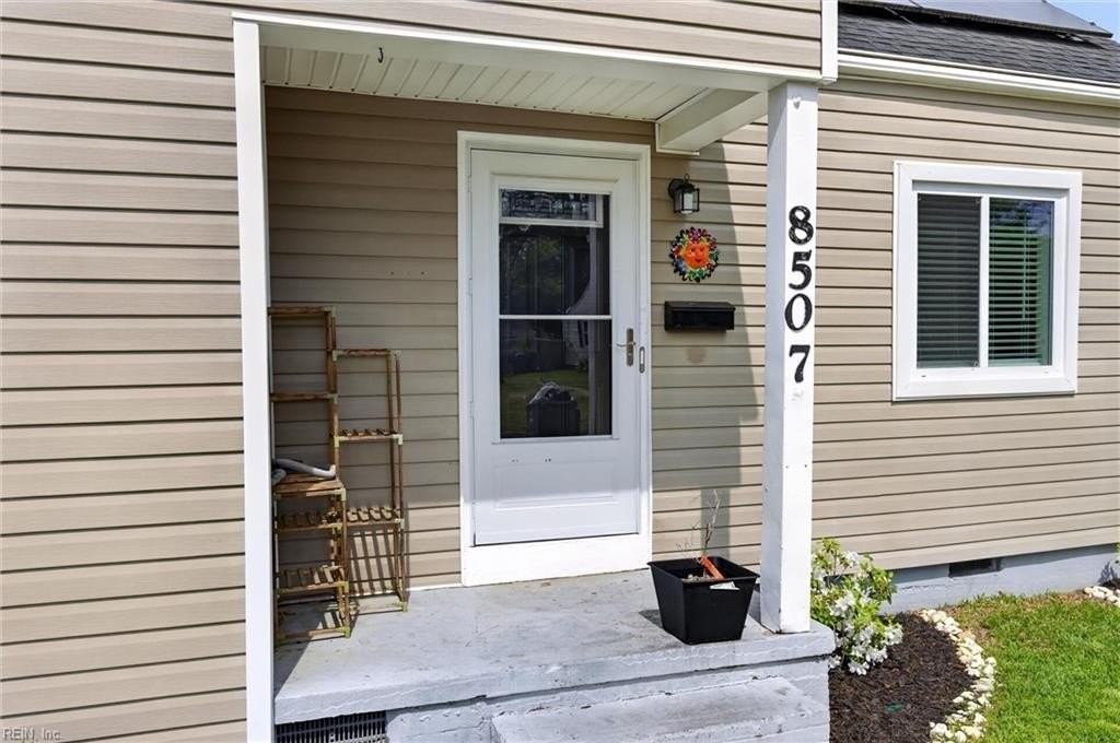 8507 Chapin St - Photo 5 of 39