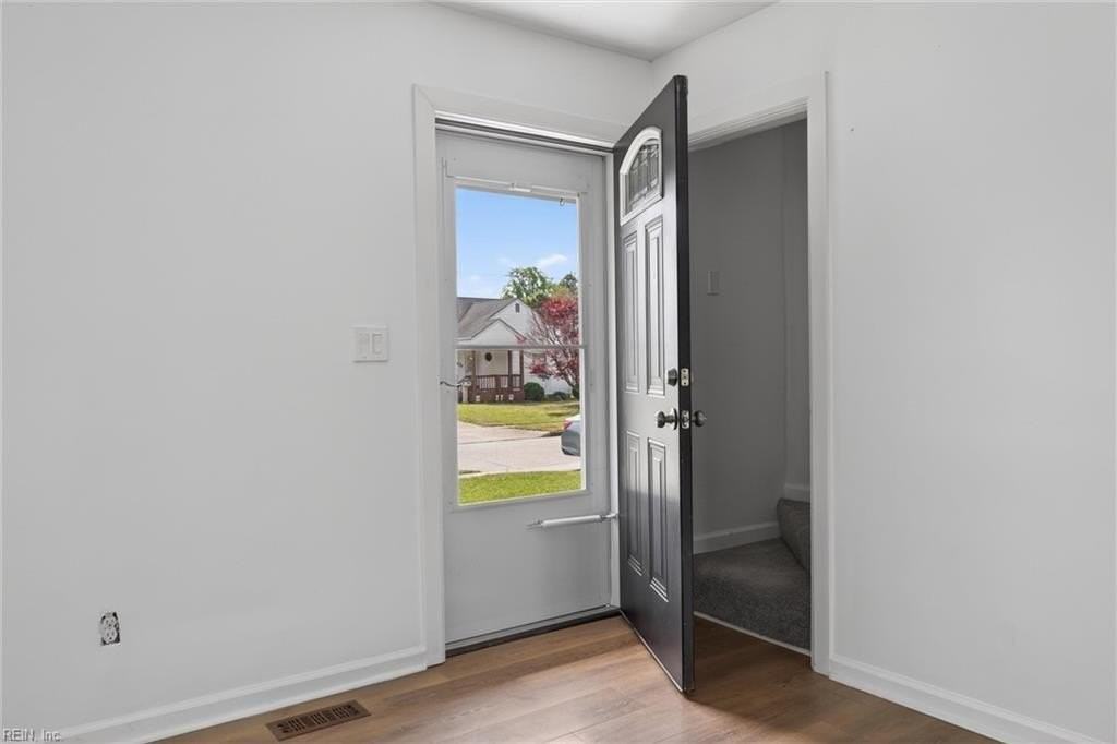 8507 Chapin St - Photo 6 of 39