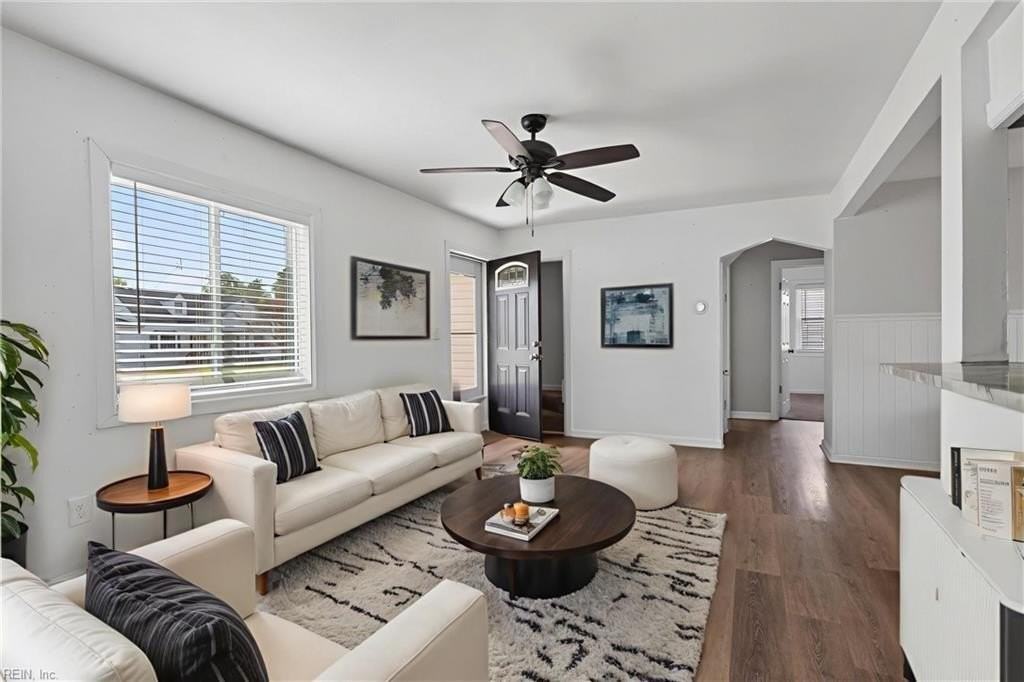 8507 Chapin St - Photo 7 of 39