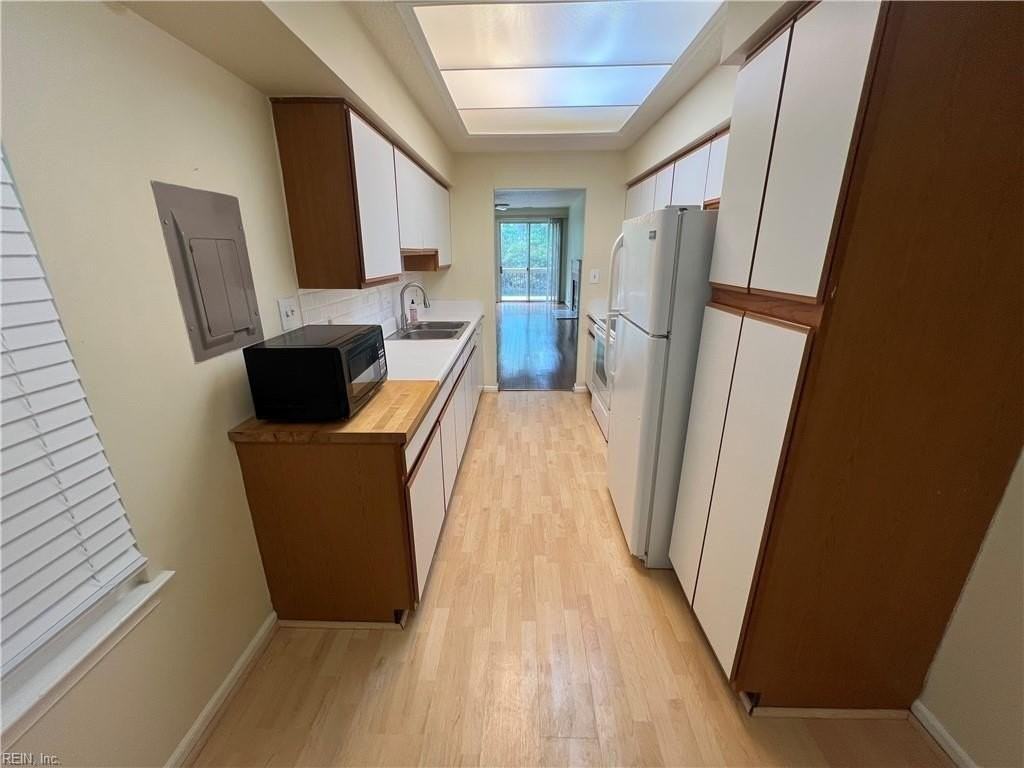 833 Gas Light Ln - Photo 5 of 27