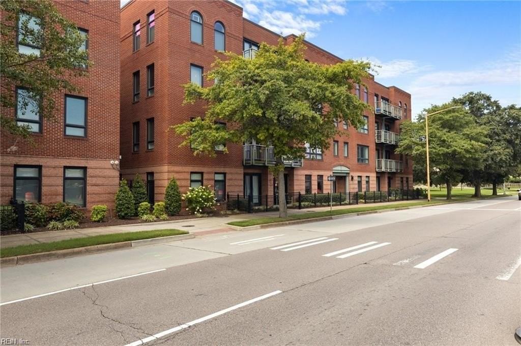 423 Saint Pauls Blvd #4A - Photo 3 of 26