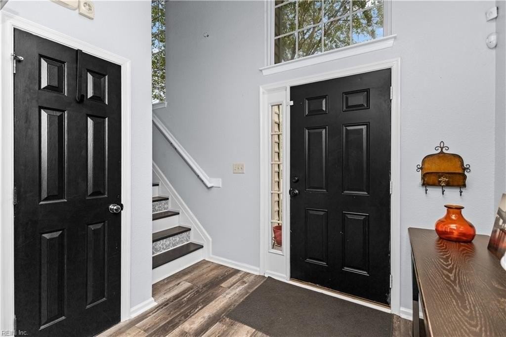 2476 Apiary Ct - Photo 3 of 50