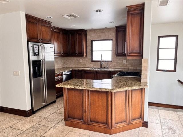 619 1/2 Poppy Ave - Photo 3 of 8