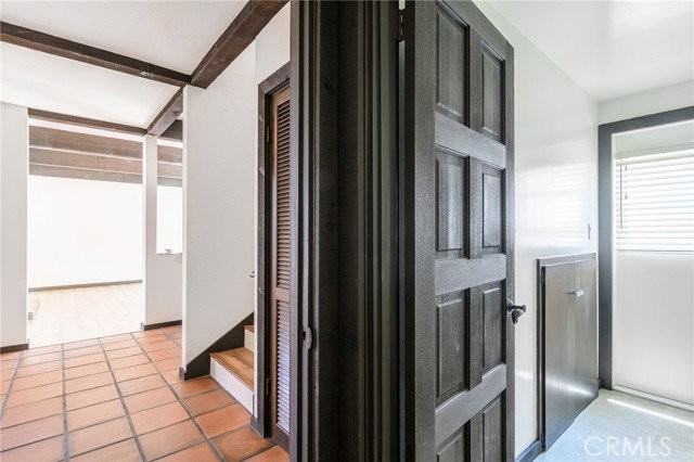 313 Diamond Ave - Photo 6 of 8