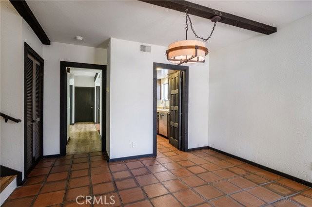 313 Diamond Ave - Photo 7 of 8