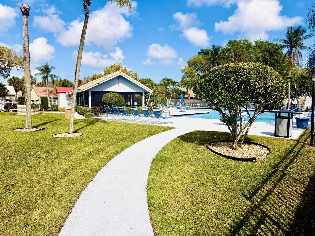 9856 Watermill Cir #H - Photo 3 of 28