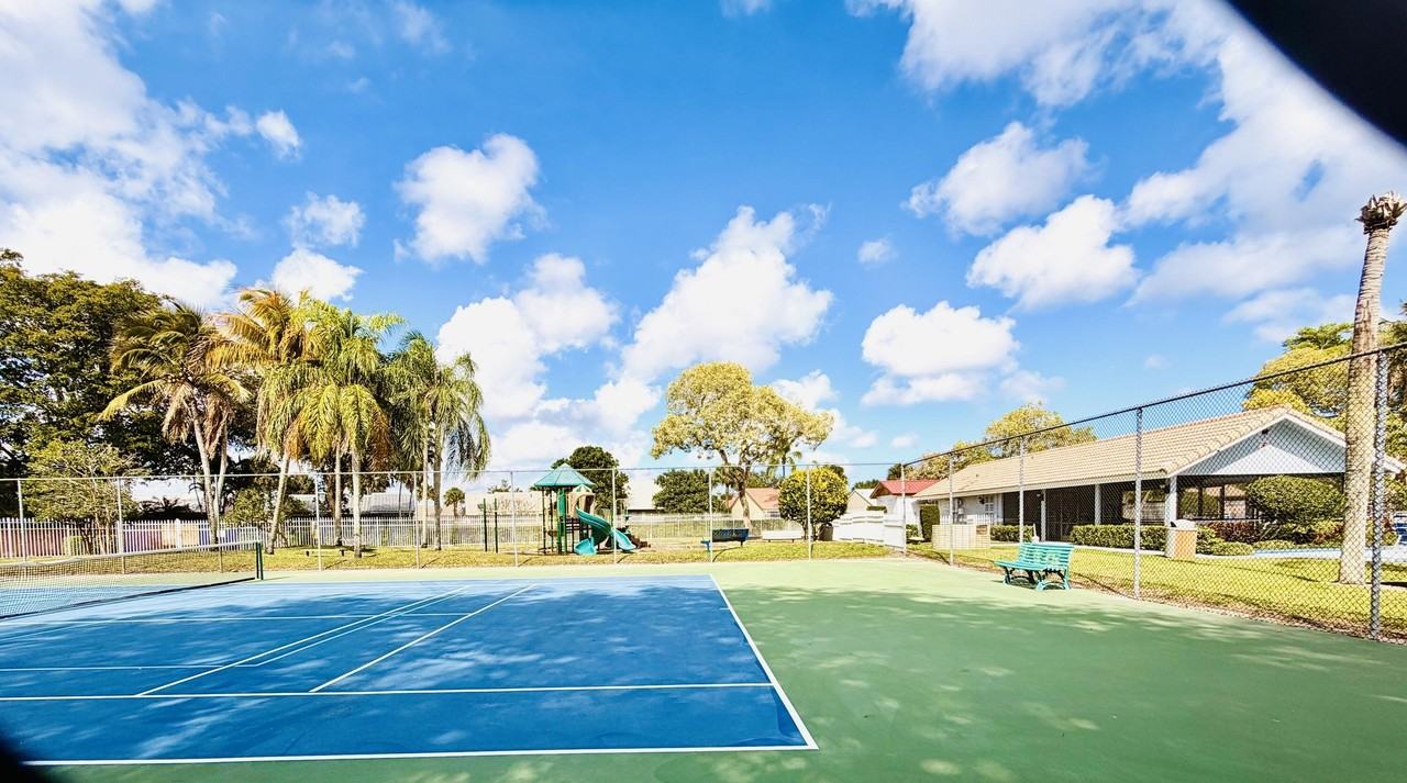 9856 Watermill Cir #H - Photo 4 of 28