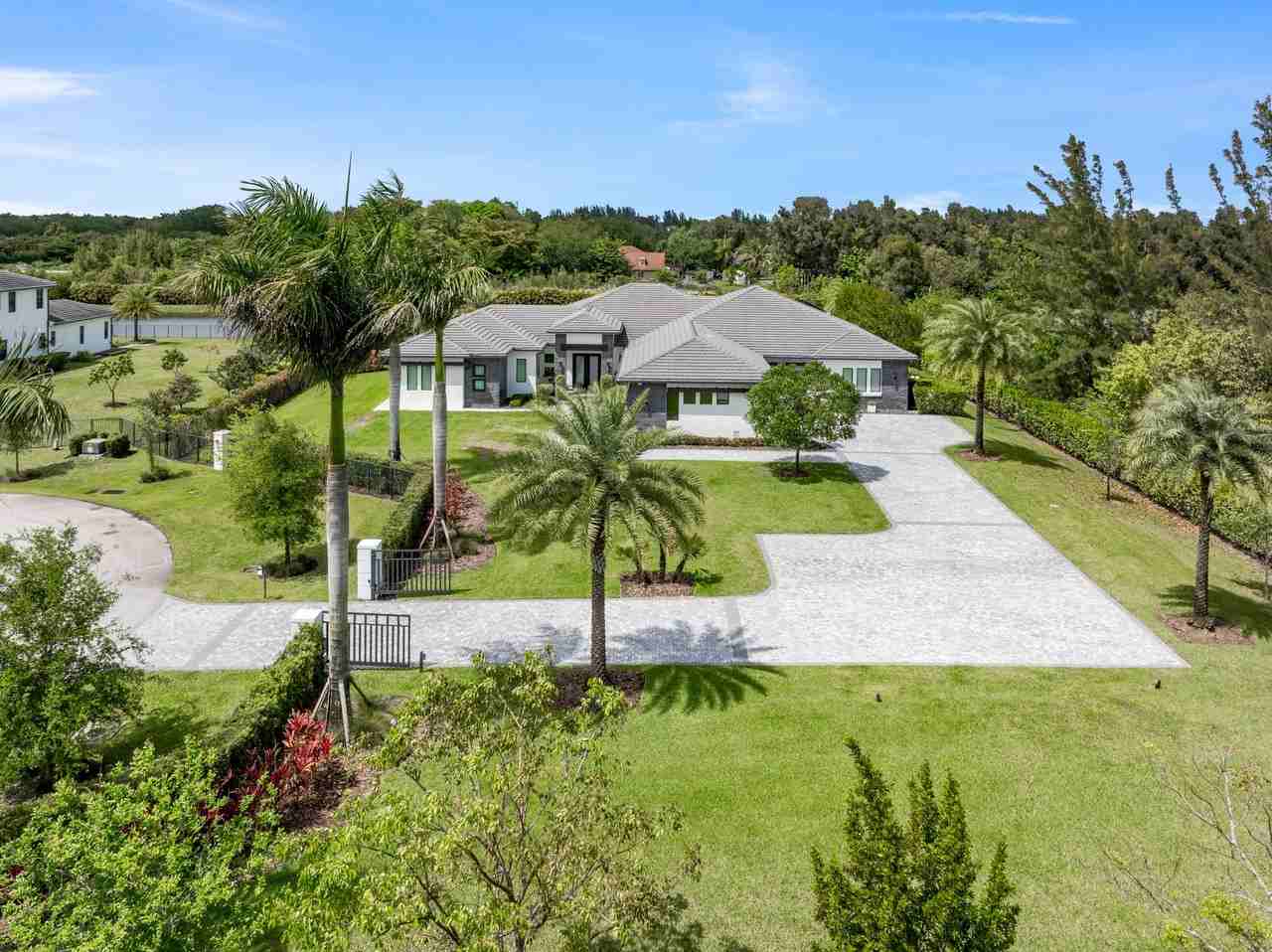 17101 Magnolia Estates Dr - Photo 4 of 50