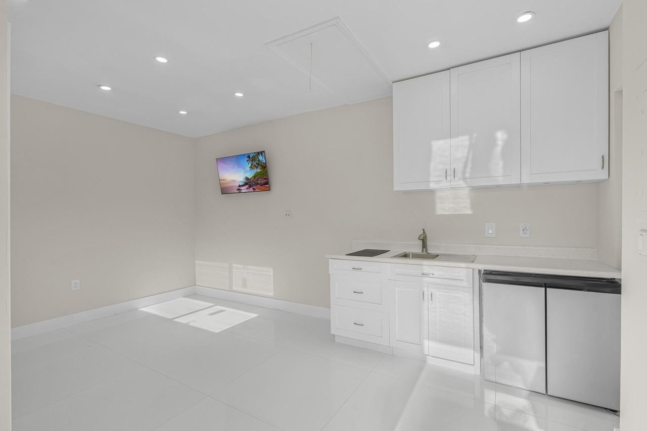 724 Ne 2nd St - Photo 6 of 17