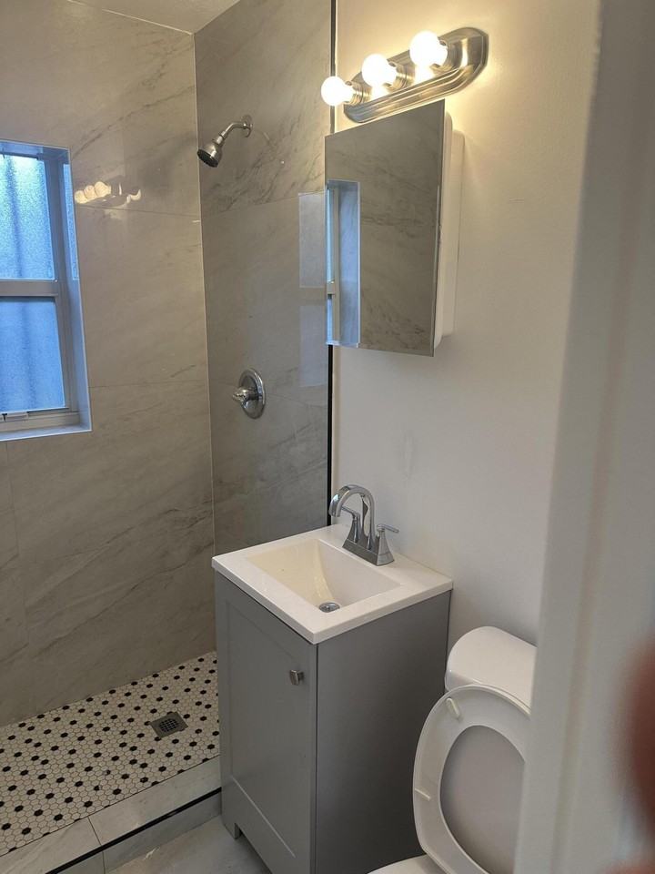 2140 Nw 120th St - Photo 2 of 10